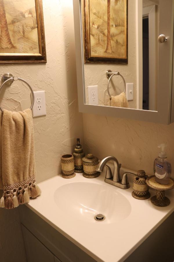 Charming 2 Bedroom Retreat Minutes From Downtown Tulsa Exterior photo